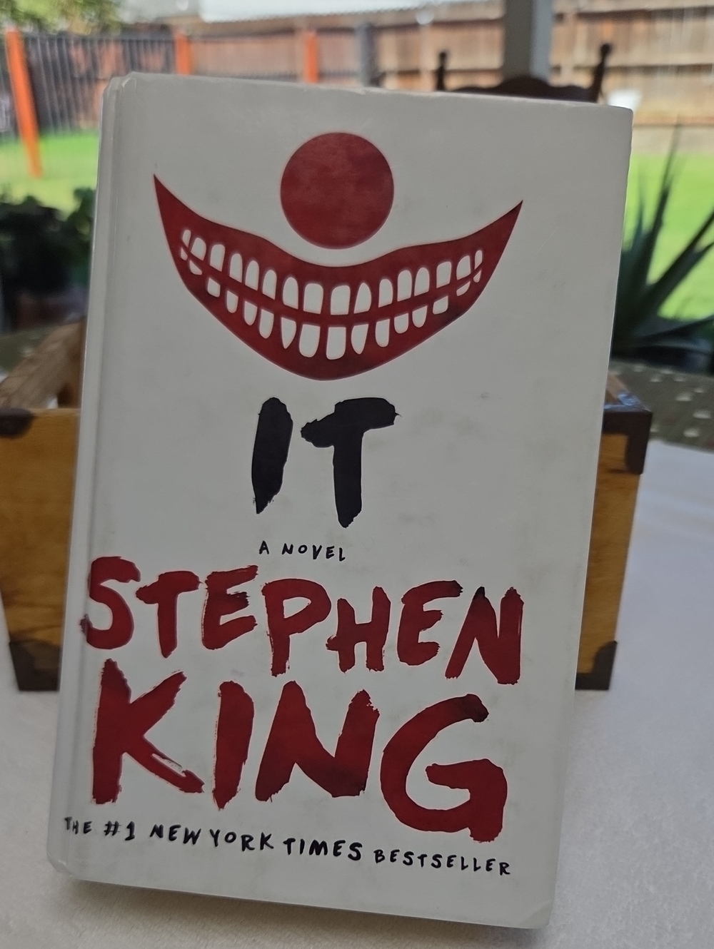 Stephen King IT Hardcover Book - White & Red